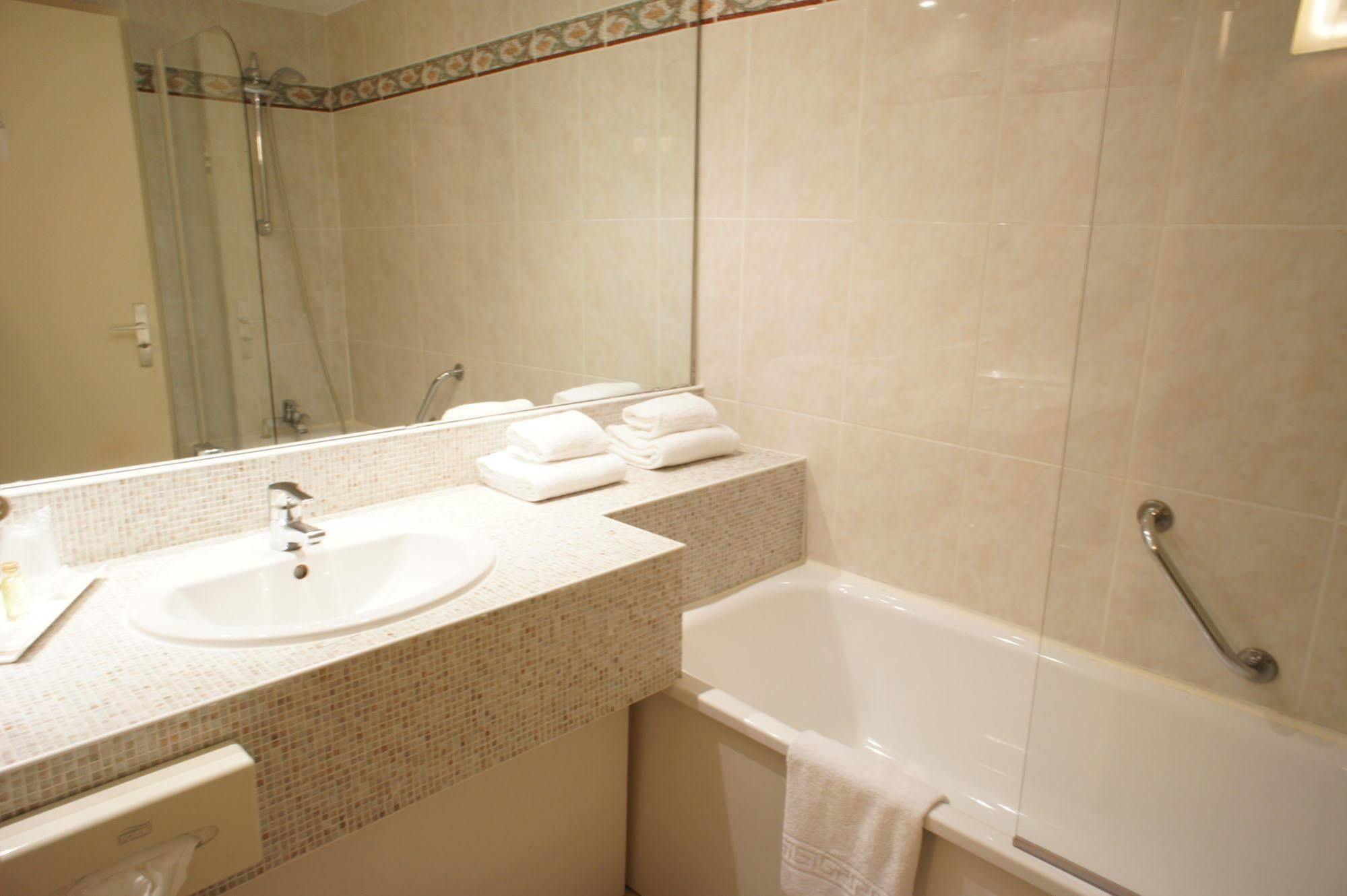 Inter-Hotel La Closerie Beaune Zewnętrze zdjęcie