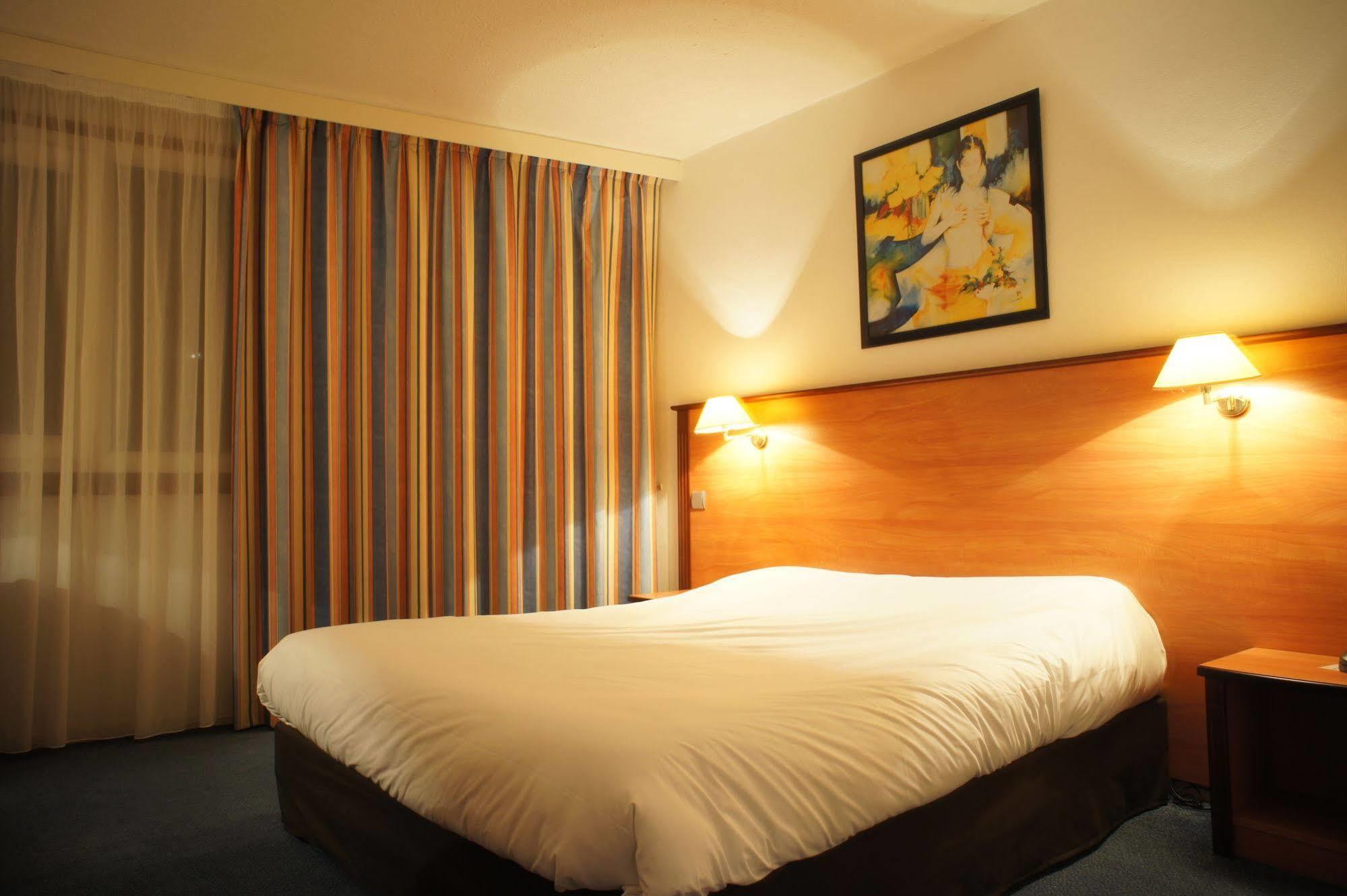 Inter-Hotel La Closerie Beaune Zewnętrze zdjęcie